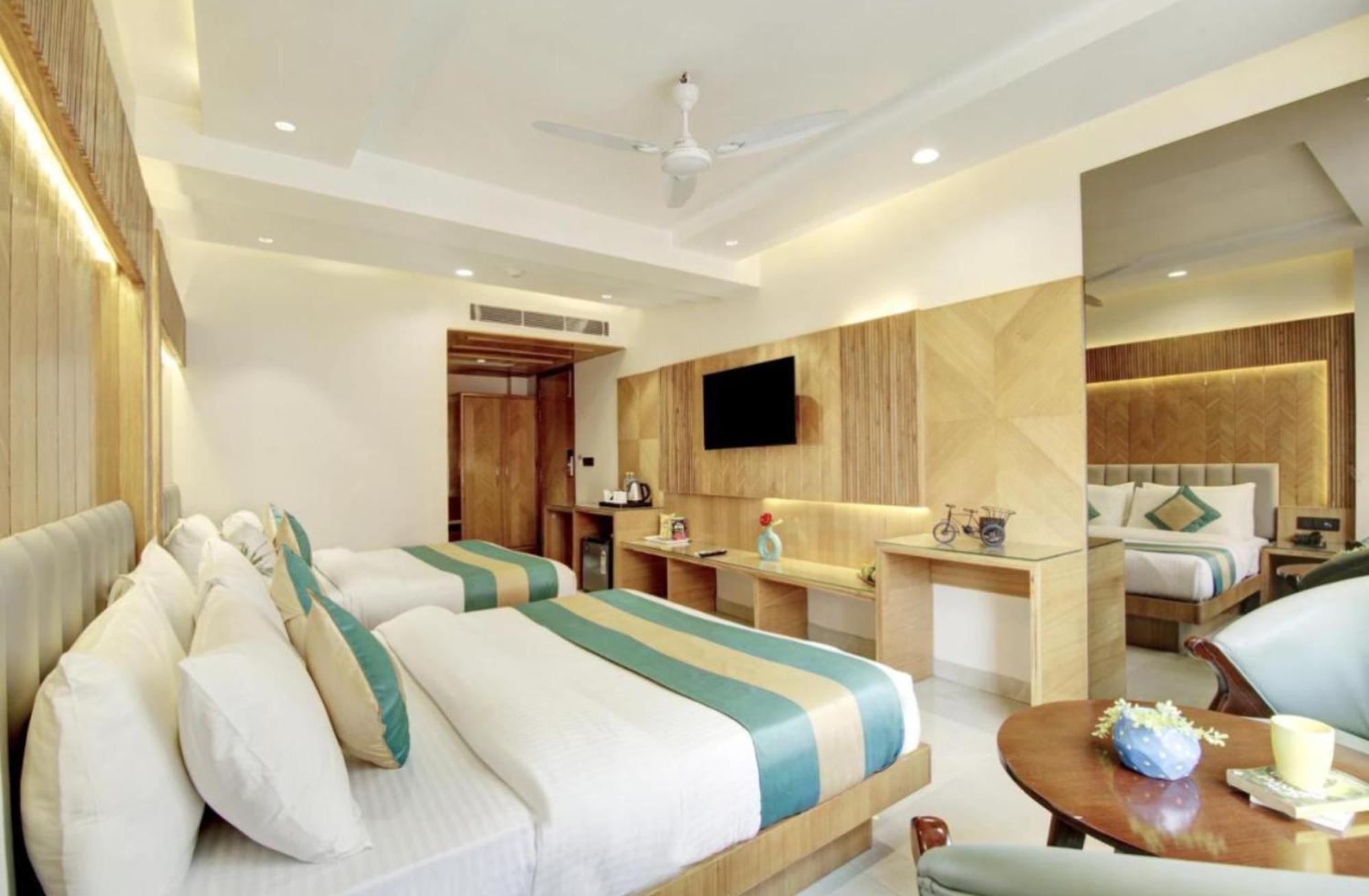 Hotel Platinum With Free Pickup-Delhi Airport Nueva Delhi Exterior foto